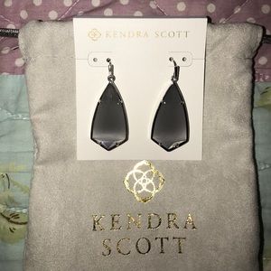 Gorgeous Kendra Scott earrings BRAND NEW Gorgeous Kendra Scott earrings BRAND NEW