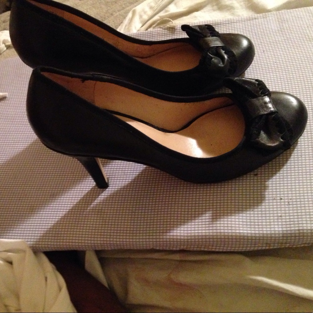 Nine West leather pumps