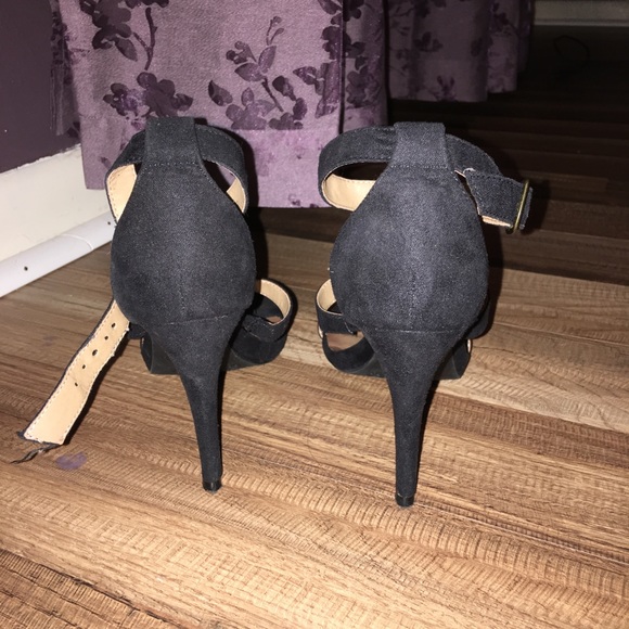 Fringe Heels - Picture 3 of 3