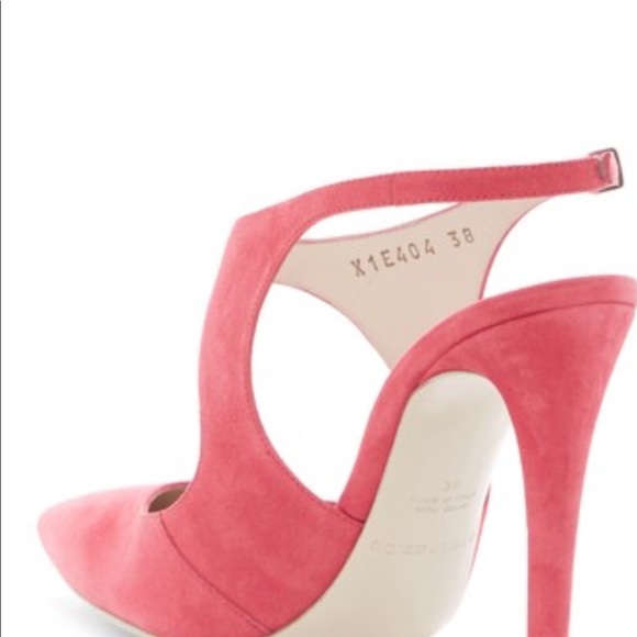 Giorgio Armani
Pointed Toe Cutout Stiletto Pump - Picture 2 of 4