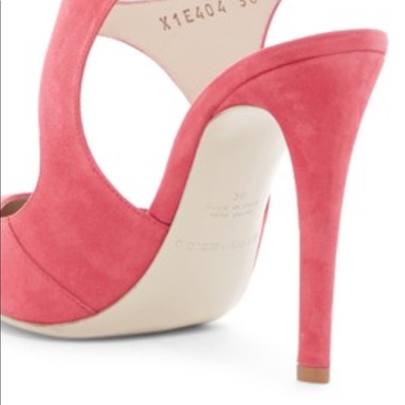 Giorgio Armani
Pointed Toe Cutout Stiletto Pump - Picture 3 of 4