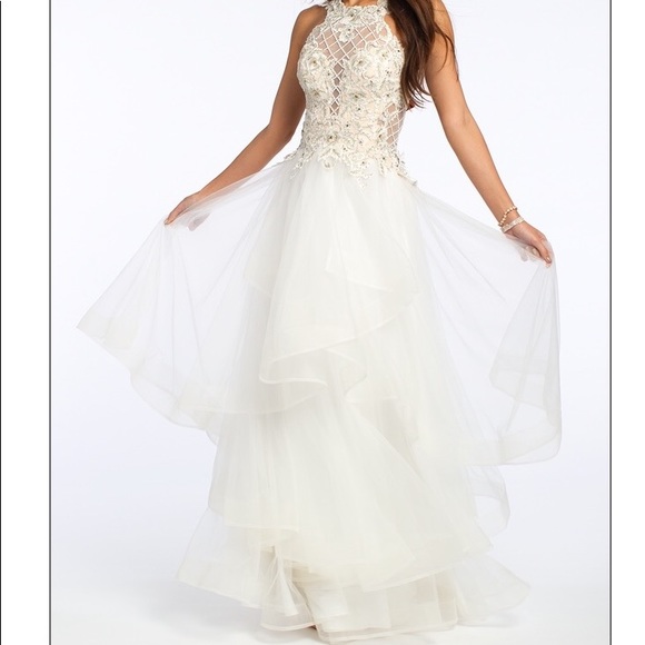 Ivory ballgown - Picture 3 of 3