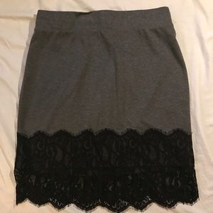 Women's mini skirt xl lace bottom. Women's mini skirt xl lace bottom.
