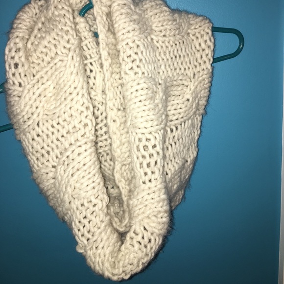 Stock up for Winter! Scarf Bundle!! - Picture 7 of 8