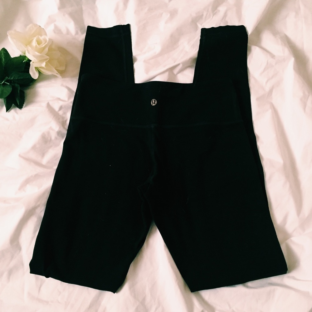 lululemon athletica black leggings 💗