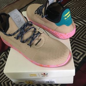 Adidas - Pharrell addition - Brand New