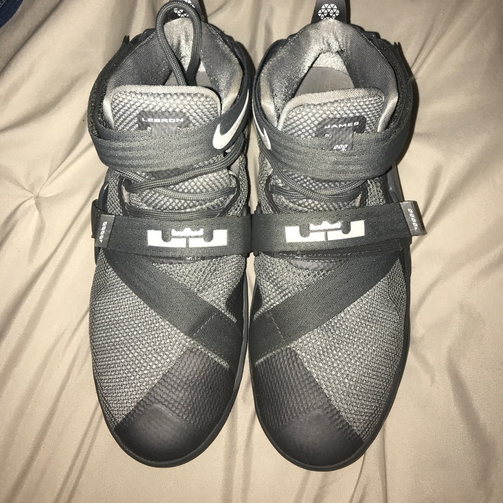 Lebron Soldier 9 Basketball Sneakers