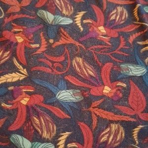 Tc lularoe leggings. Leaves with a black base. Tc lularoe leggings. Leaves with a black base.