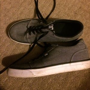 DC skate shoes barely worn