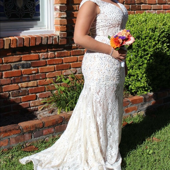 White Prom dress, size 12 worn once - Picture 4 of 4