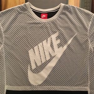 Nike tee like new ! Worn once ! Nike tee like new ! Worn once !