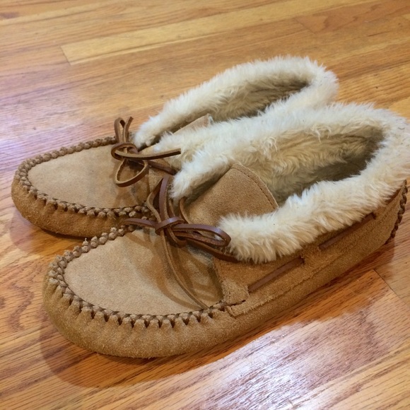 minnetonka chrissy slippers