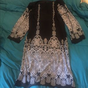 Form fitting dress with 3/4 quarter sleeves