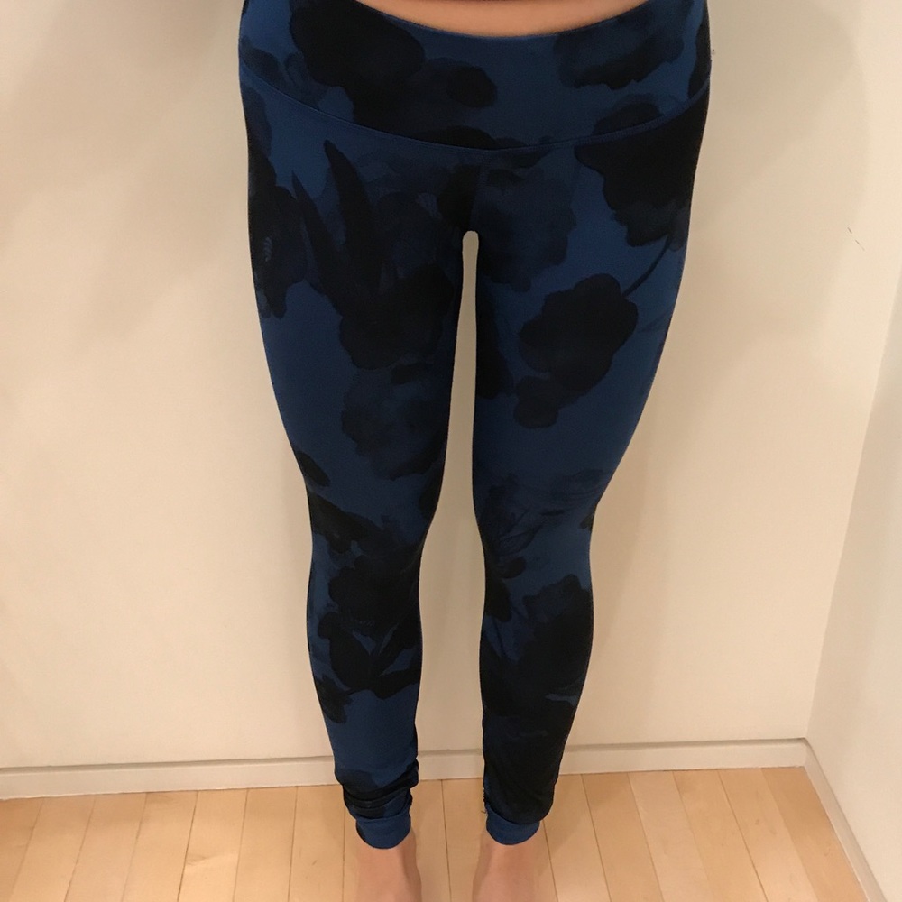 Blue and Black Floral Lululemon Leggings Size 4