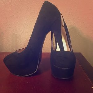 Size 8 platform suede black heels
