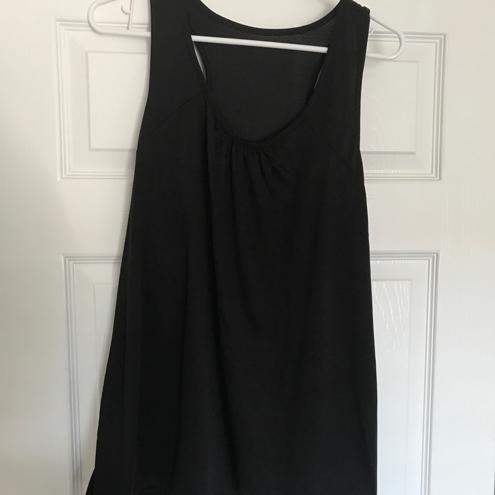 A sporty black razor back tank top!