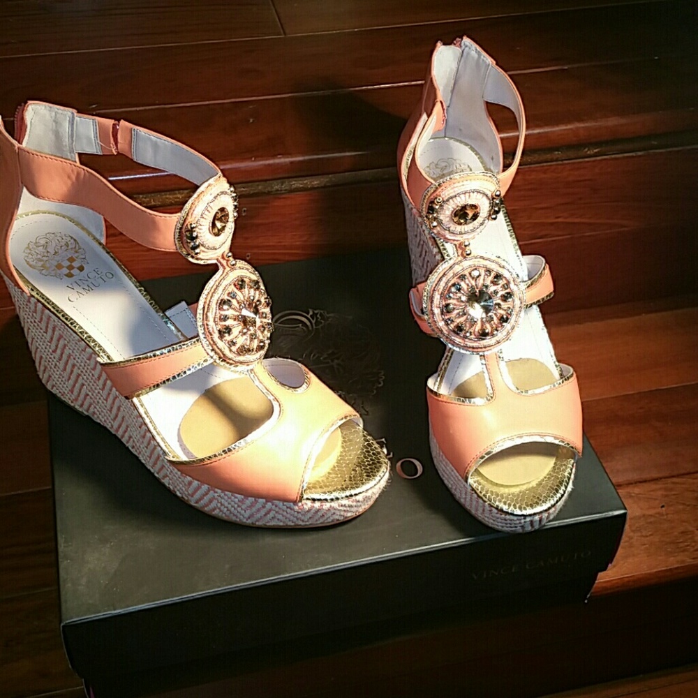 Vince Camuto Peach Wedge