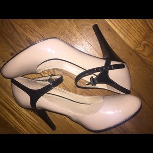 Nude/Black Patent Mary Jane Sz 9