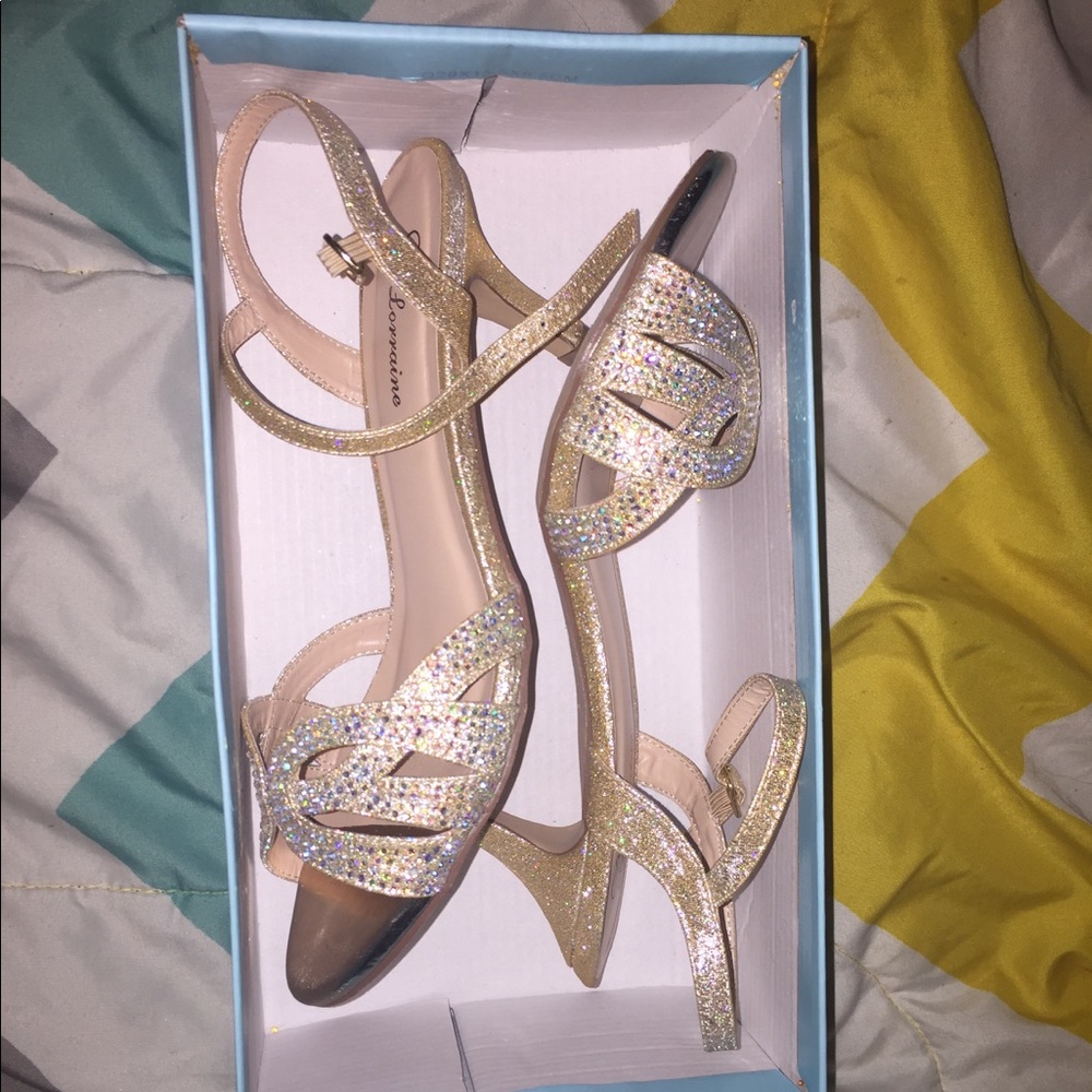 gorgeous sparkly heels!! 👠