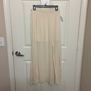 Off white skirt with slit Off white skirt with slit