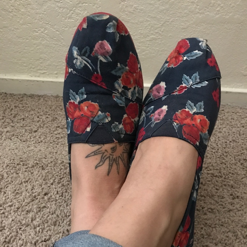 Floral print TOMS