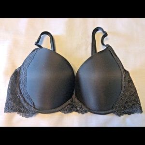 Victoria’s Secret dream angels push up bra.