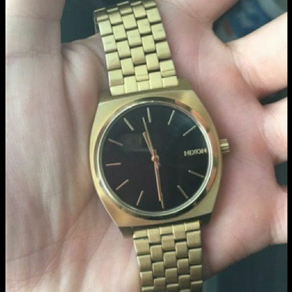 Nixon watch