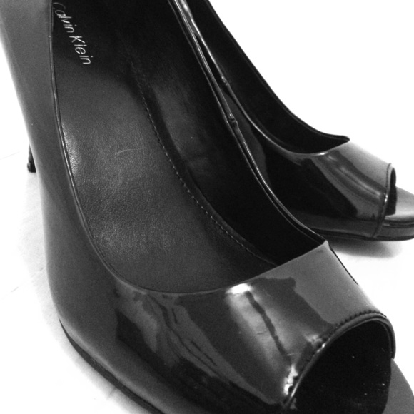 Glossy black Calvin Klein heels size 5-6 - Picture 1 of 3