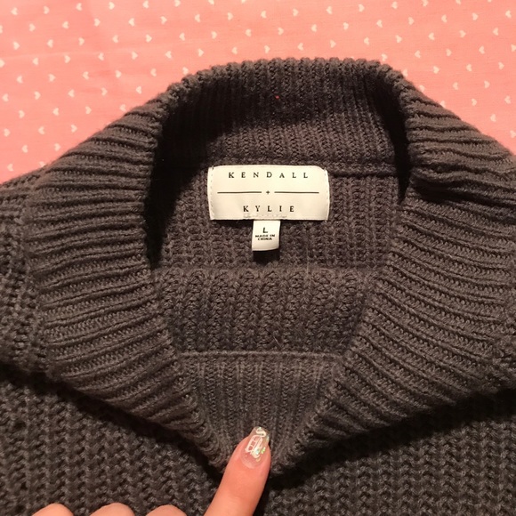 Kendall&Kylie Cropped Sweater - Picture 3 of 4