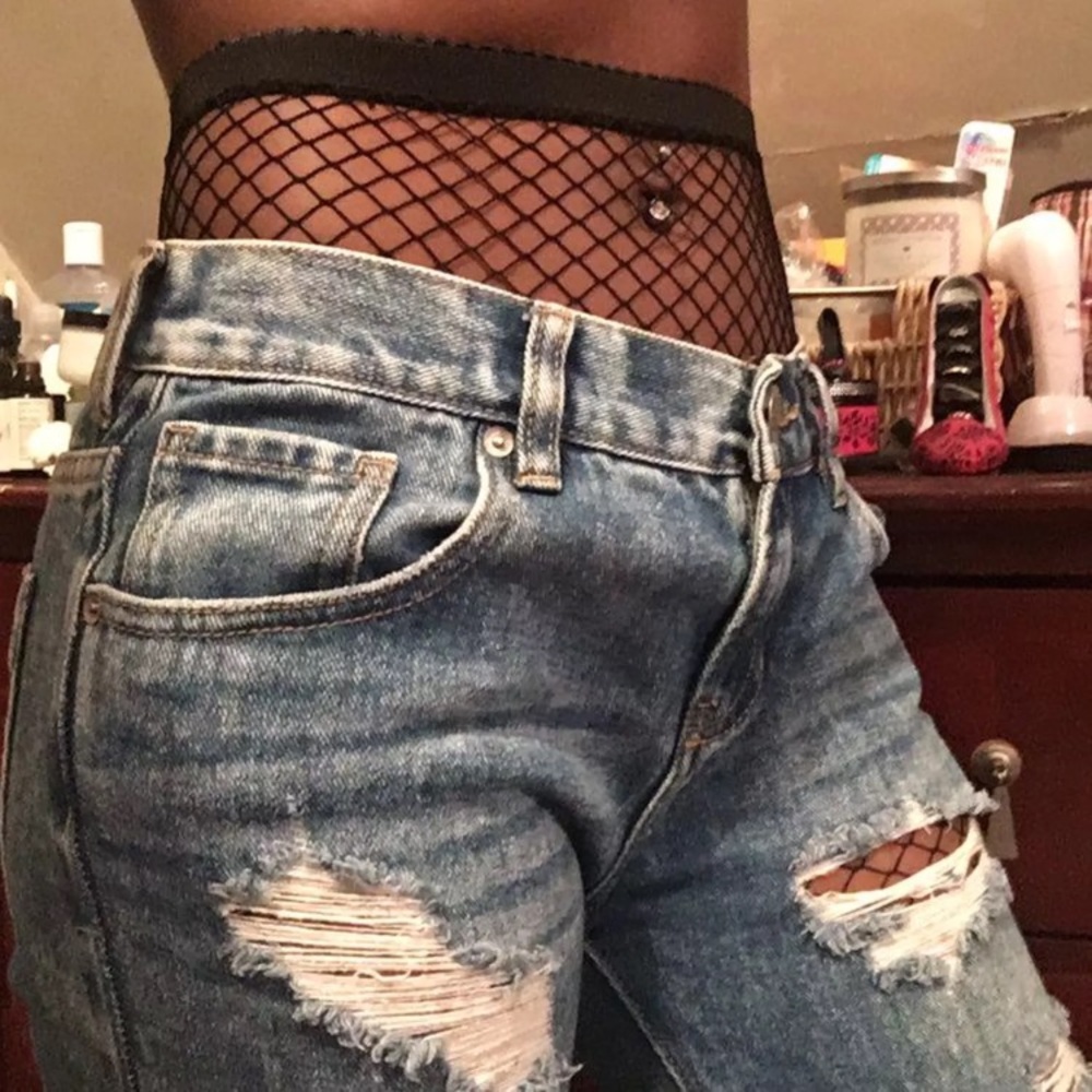 Medium hole fishnet tights