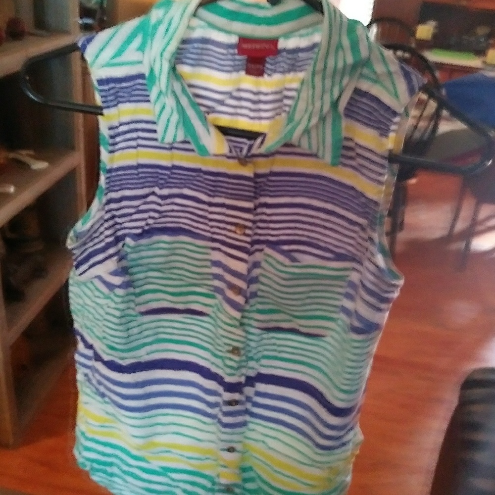 Short sleeve button up blouse