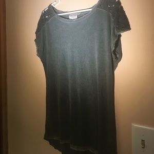 Cute Green T-Shirt With Lace Detail