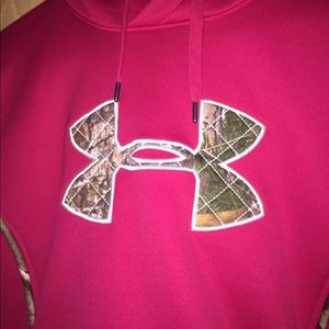 Under armour camo sweatshirt