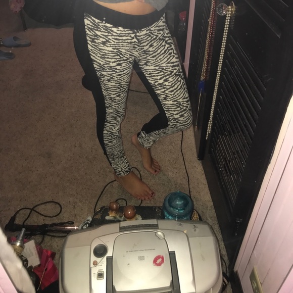 Jessica Simpson Pants - ❄️Zebra leggings Jessica Simpson