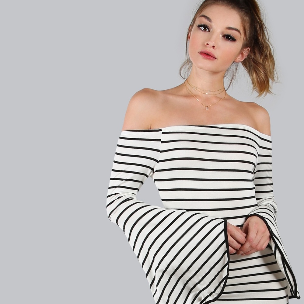 Beautiful Bell Sleeve dress - Picture 2 of 5