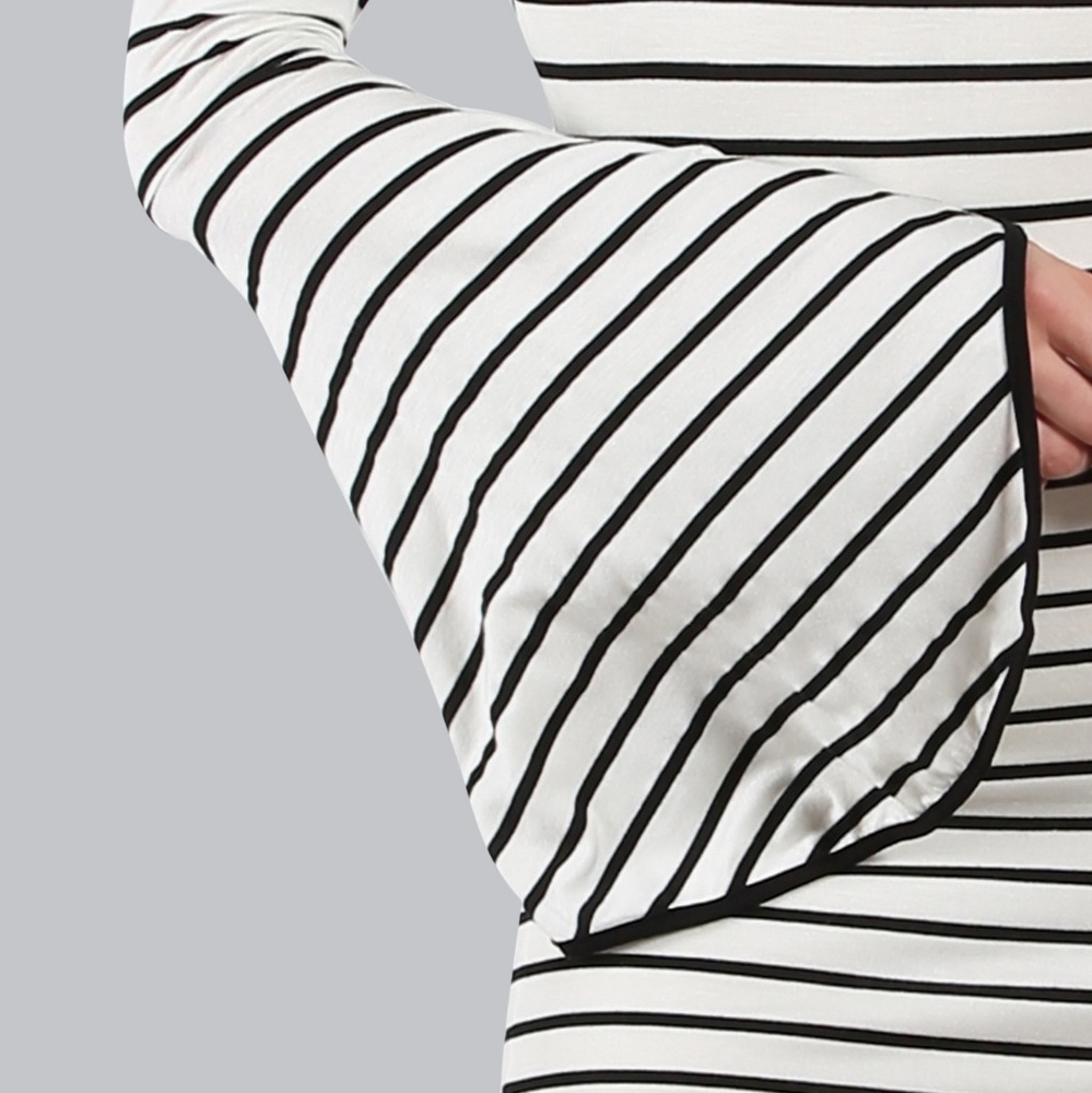 Beautiful Bell Sleeve dress - Picture 4 of 5