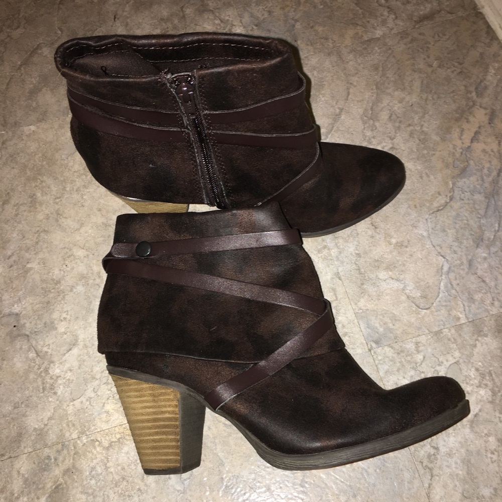Brown heeled boot, size 9