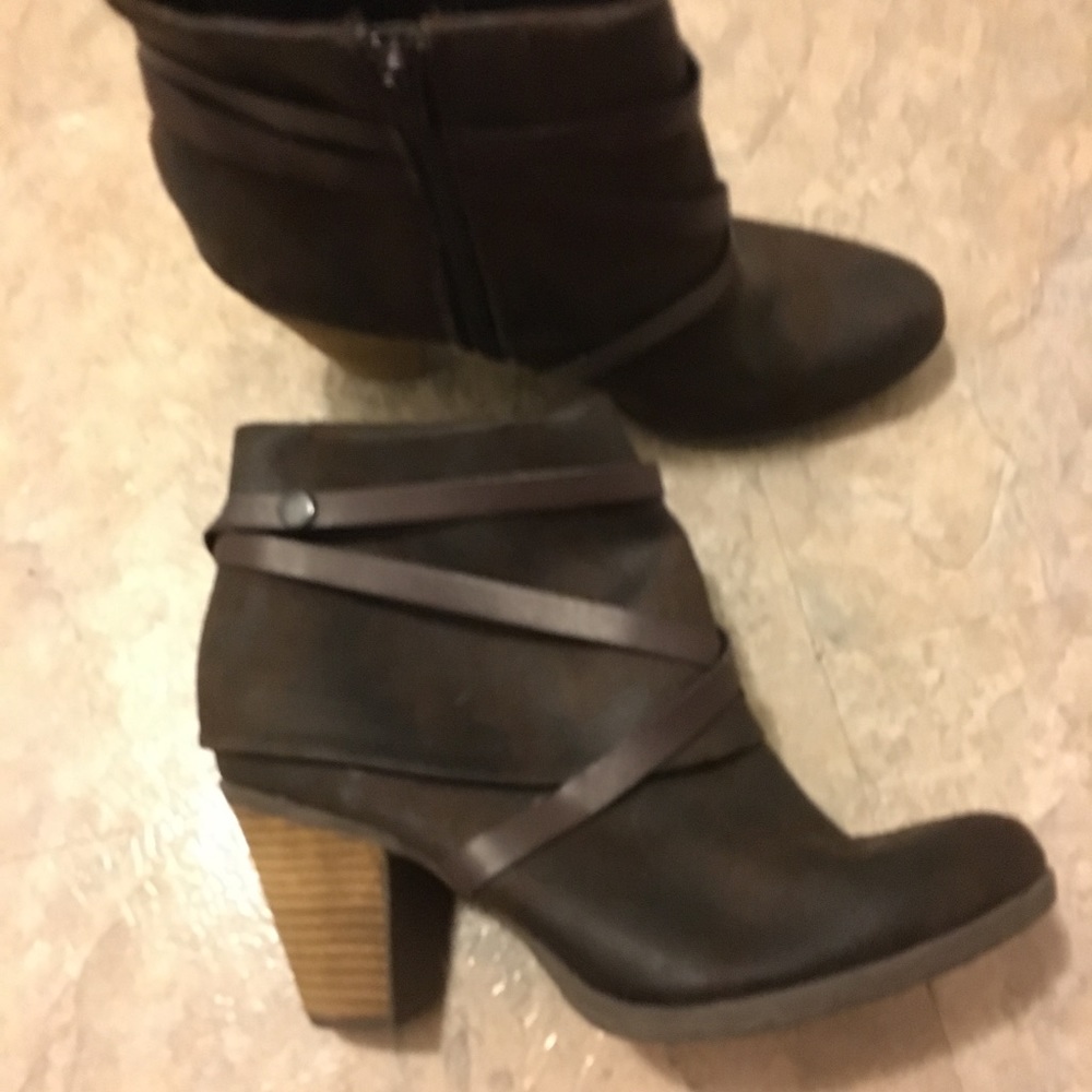 Brown heeled boot, size 9 - Picture 2 of 3