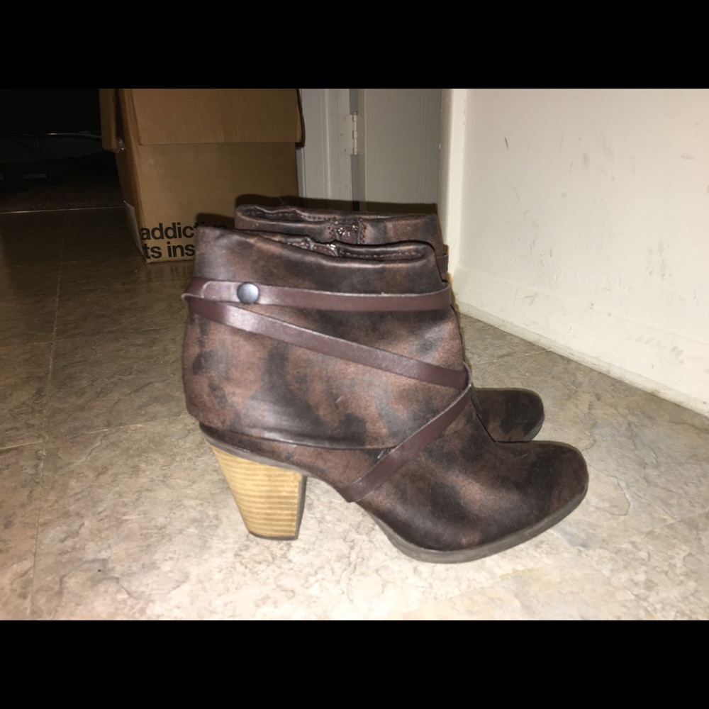Brown heeled boot, size 9 - Picture 3 of 3