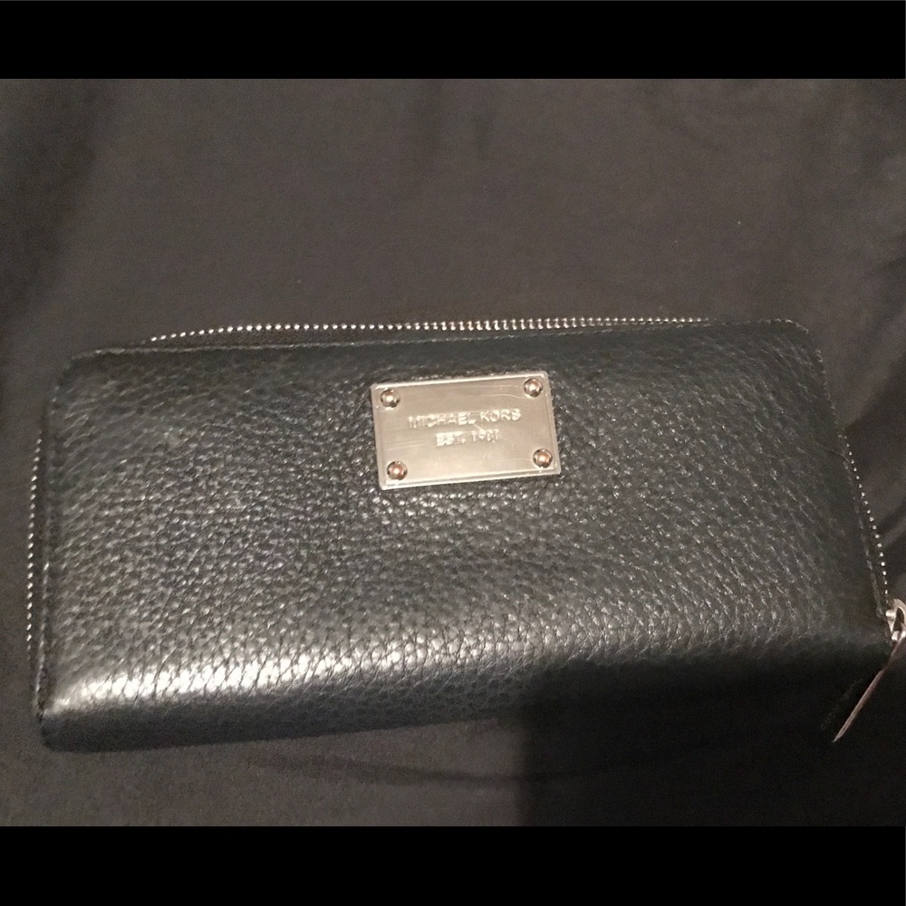 ❤️❤️SOLD ❤️❤️Black Michael Kors Wallet