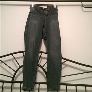 Skinny Jean (Faded Wash)