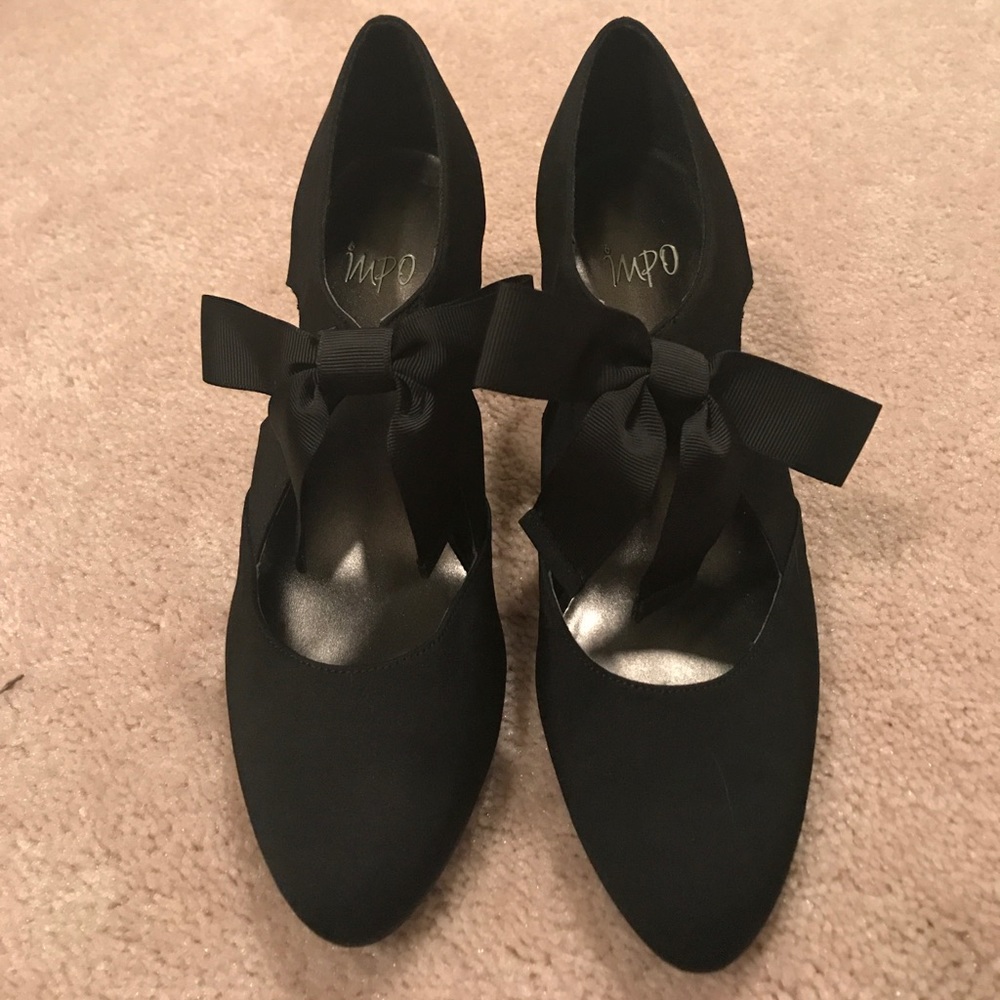 Black heels with ribbon tie