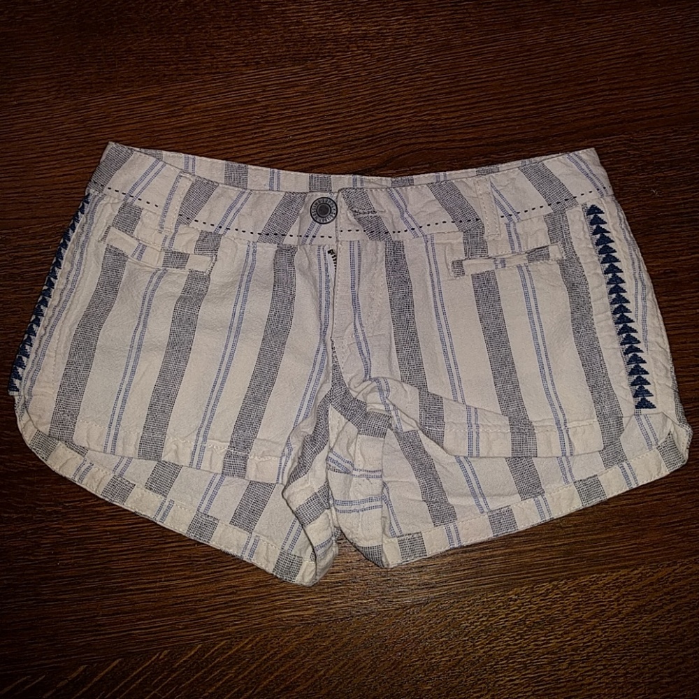 Mossimo Shorts - Picture 2 of 4