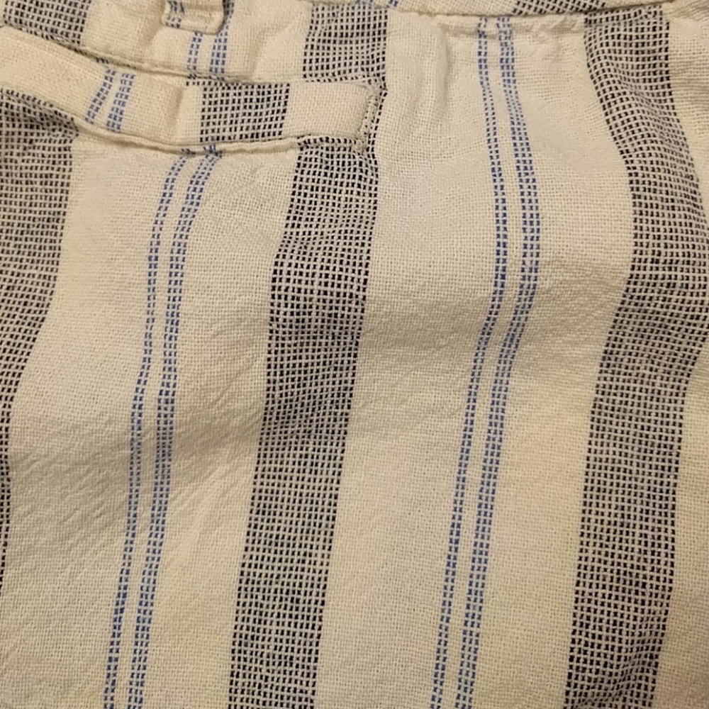 Mossimo Shorts - Picture 3 of 4