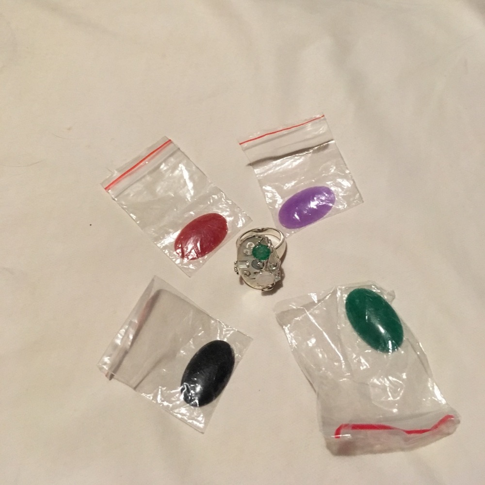 Silver multicolored ring with exchangeable setting