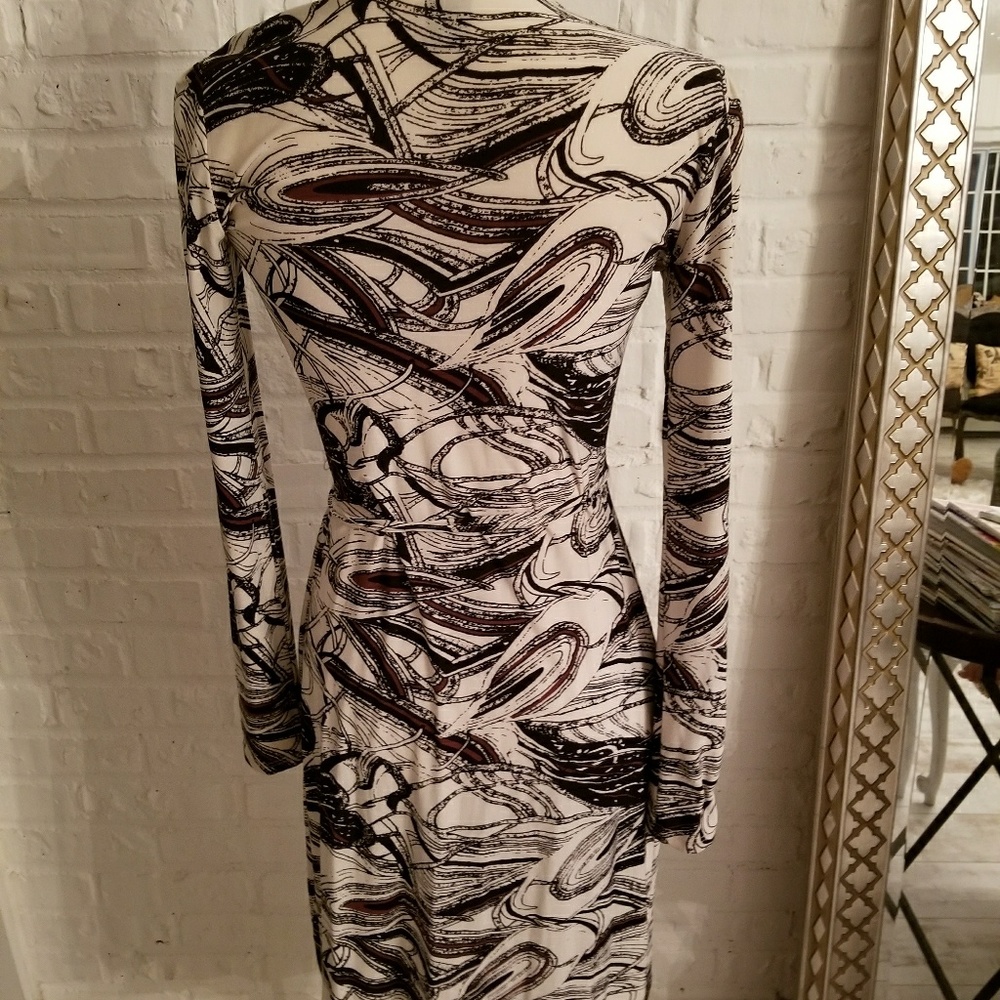 Parallel WRAP AROUND DRESS! - Picture 2 of 4