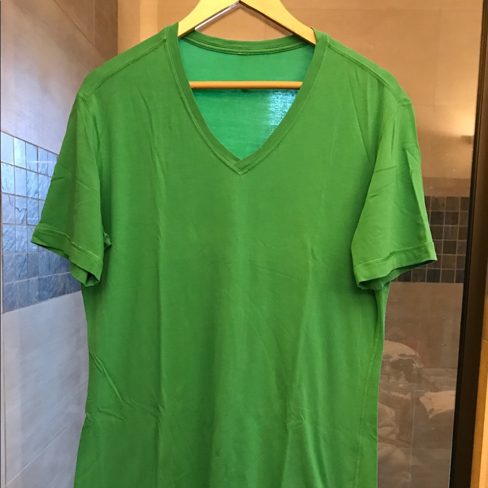 Lululemon 5 yr basic V