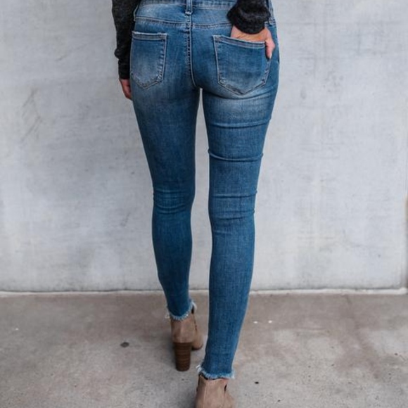 Jordan Frayed Skinnies - Picture 3 of 6