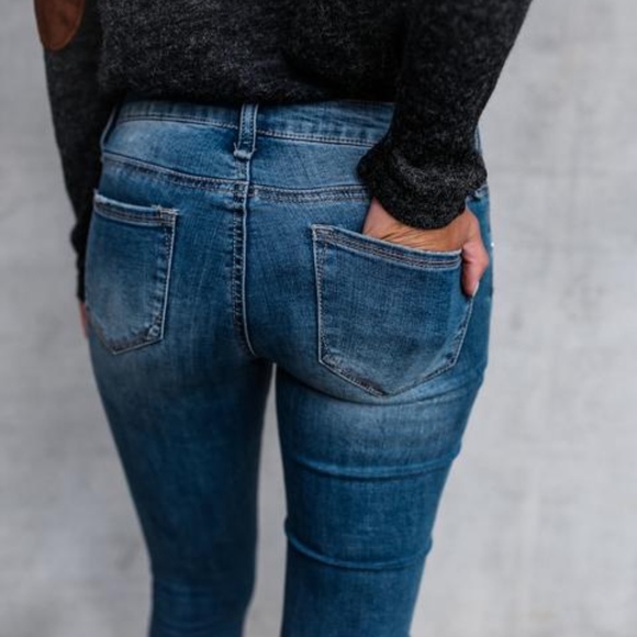 Jordan Frayed Skinnies - Picture 4 of 6