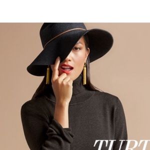 Meet your Posher, Dana